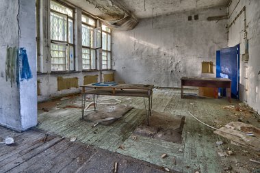 Terk edilmiş okul