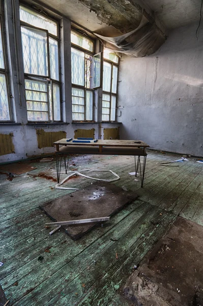La scuola abbandonata — Foto Stock