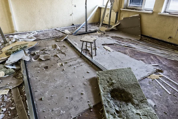Разрушенная комната — стоковое фото