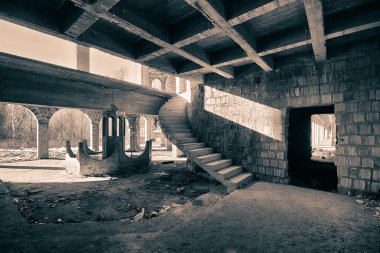 Adımlarla dairesel merdiven