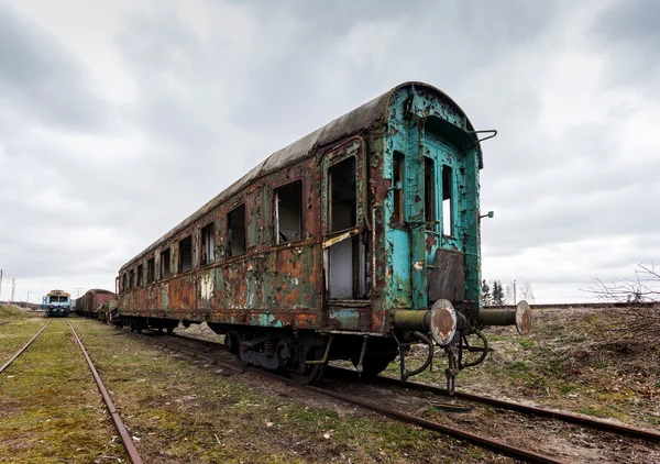 Vagão ferroviário destruído — Fotografia de Stock