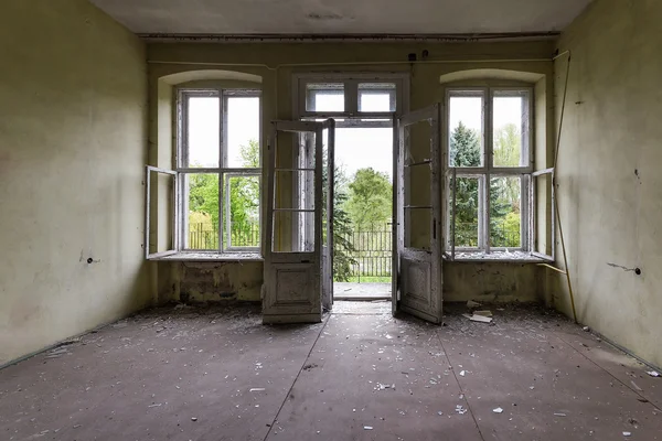 Damaged door open — Stock Photo, Image