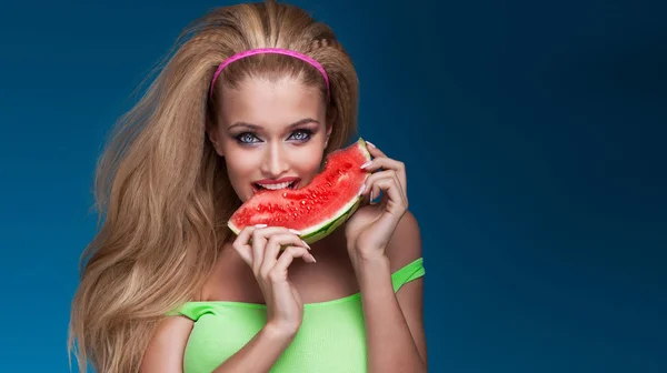 Portrait of blonde woman eating watermelon. — Stock Photo, Image