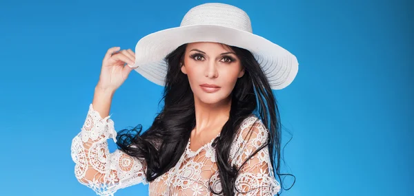 Elegant lady in white hat. — Stockfoto