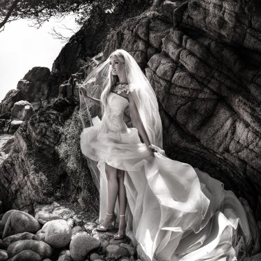 Şehvetli gelin açık poz.