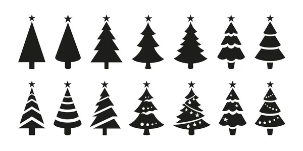 Beyaz arka planda izole edilmiş siyah Noel ağaçlarının simgeleri. Tepesinde yıldızlar olan siyah noel ağaçları siluetleri..