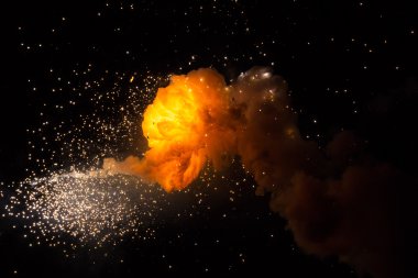 Gerçekçi ateşli patlama