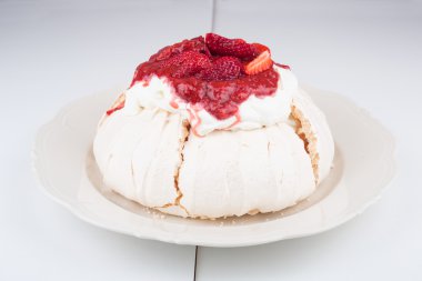 Pavlova cake with strawberry clipart
