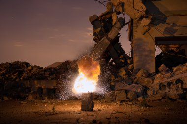 eski koridorda patlama