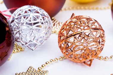 Sunni Noel dekorasyon, renkli baubles