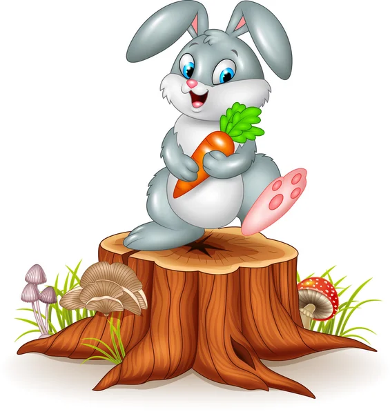 Pequeño conejito sosteniendo zanahoria en tronco de árbol — Vector de stock