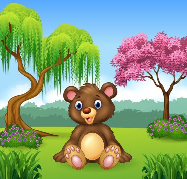 Ormanda oturan sevimli komik ayı