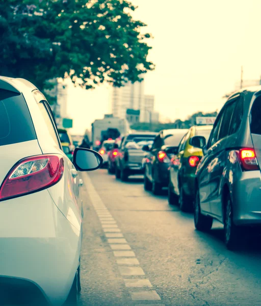 Bil kö i dålig trafik vägen — Stockfoto