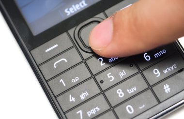 Parmak koymadan cep telefonunun gezinti düğmesi