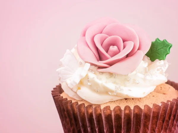 Dulce magdalena procesada en tono rosa —  Fotos de Stock