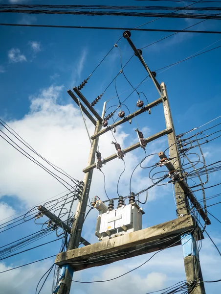 Poste eléctrico y transformador — Foto de Stock