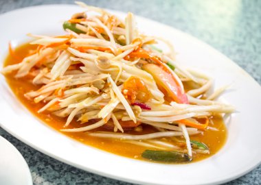 Yeşil papaya salatası