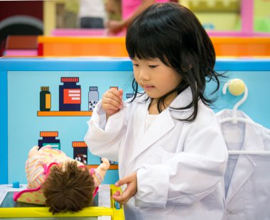 Doktor işgal rol oynama kız