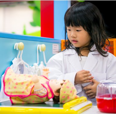 Doktor işgal rol oynama kız