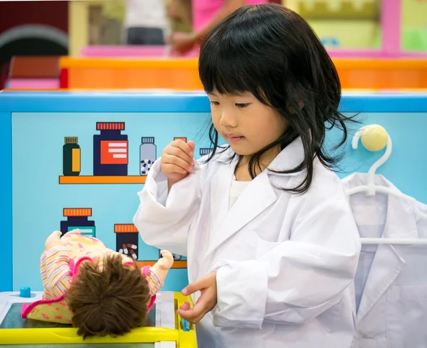 Doktor işgal rol oynama kız