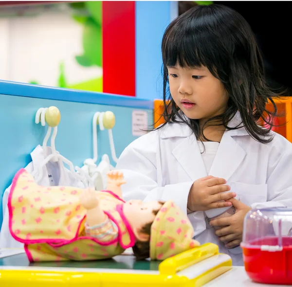 Doktor işgal rol oynama kız