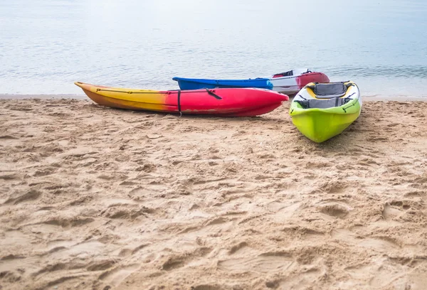 Kayak boat on the sea shore — Stock Photo, Image