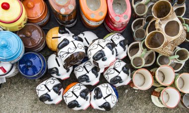 Seramik kaplar ve piggy bankalar