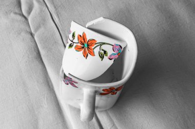 Kırık bir renkli Kupası