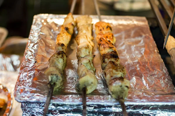 Kebabs de queijo para venda — Fotografia de Stock