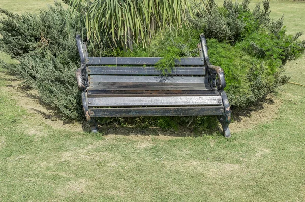 Old broken bench — Stock Photo, Image