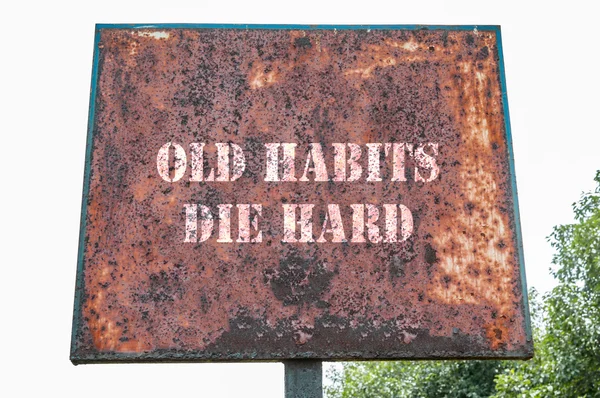 Velhos hábitos morrem mensagem dura — Fotografia de Stock
