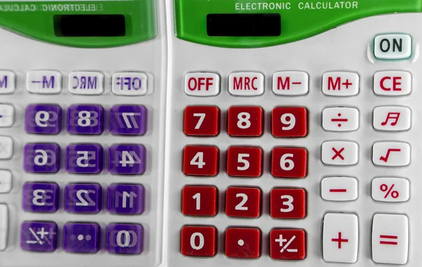 Клавиатура калькулятора с двумя цветами — стоковое фото