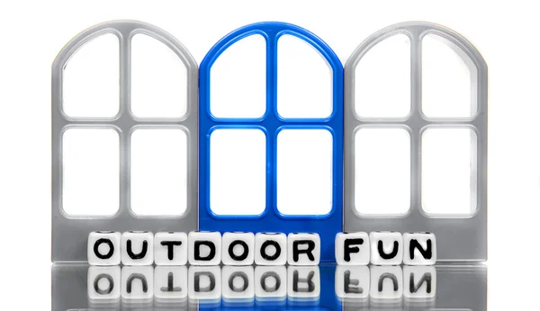 Outdoor plezier message met blauwe deur — Stockfoto