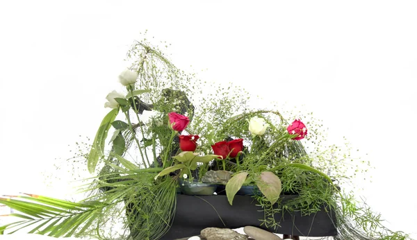 Buquê de pedra com flores e folhas — Fotografia de Stock