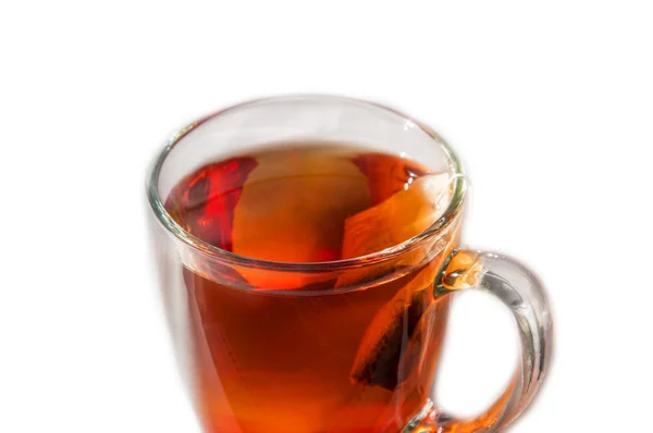 Teebeutel und Tee in einer Tasse — Stockfoto