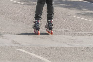 Bot ve Silindirler ile buz pateni