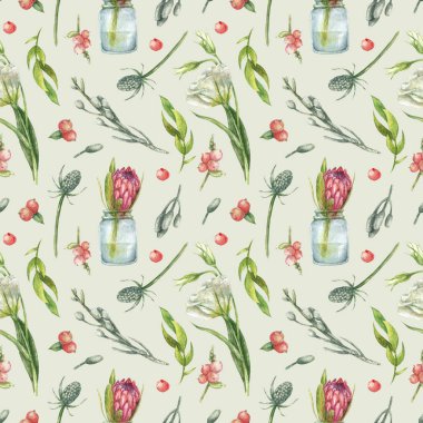 Beyaz Eustoma çiçekleriyle suluboya, cam kavanozda pembe protea, kırmızı böğürtlen ve gri arka planda çiçekçinin diğer botanik unsurları.