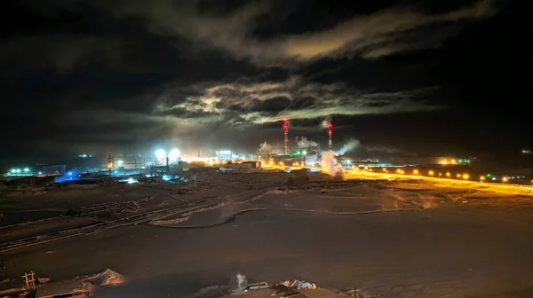 Planta Industrial Noche Polar Fotos de stock