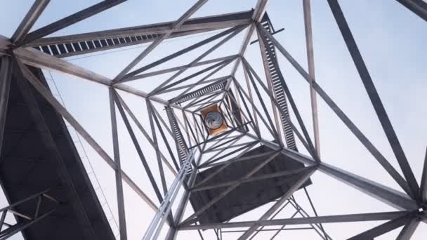 Bilder av en Drill Tower — Stockvideo