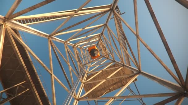 Filmato di una torre di perforazione — Video Stock