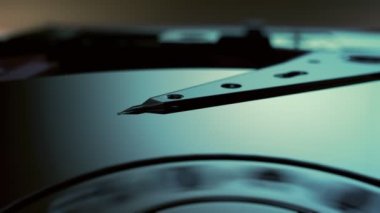 Motor kafa tabağı içinde depolanan veri okuma