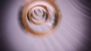 Yüksek hızlı fütüristik lunapark treni.