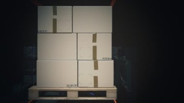 Rafa kutuları yığını yerleştirerek çatal kaldırma kamyonu