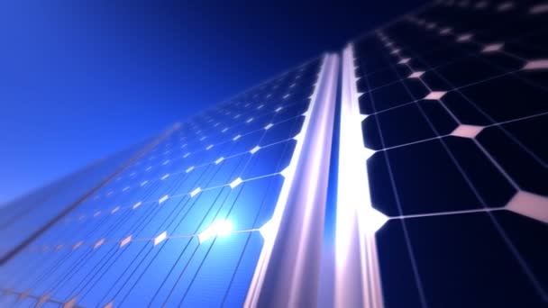 Sonniges Solarpaneel mit blauem Glanz — Stockvideo