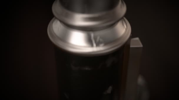 Gros plan sur le microscope et la lentille 