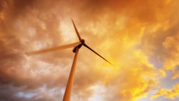 Větrné elektrárny vyrábějící elektřinu. — Stock video
