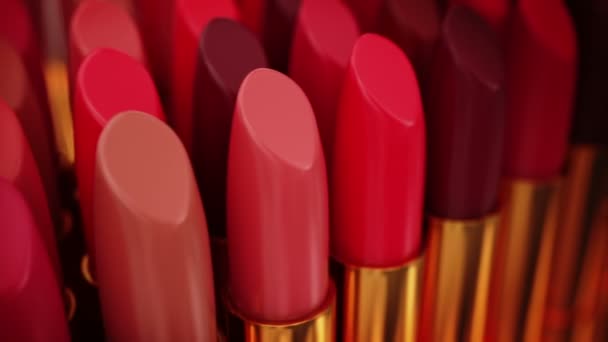 Rode vrouwen lippenstiften — Stockvideo