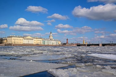 Üniversite setin St. Petersburg bahar tatilinde.