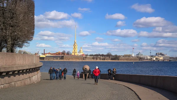 San Pietroburgo, Russia - 2 aprile 2016: Vedute della Fortezza di Pietro e Paolo. Piazza di scambio . — Foto Stock