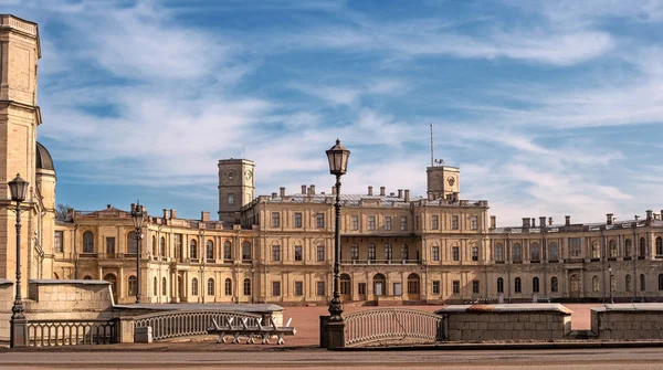 Gatchina Sarayı. Palace Meydanı'na ve ana giriş.